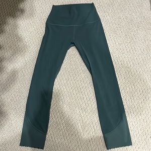 Lululemon rainforest green align scalloped